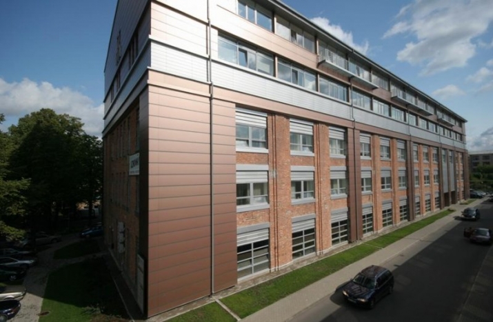 Sludinājumi. Birojs pie t/c \'Domina\', jaunā biroju ēkā, 4. stāvā.  Platība sastāv no priekštelpas, vairākiem Cena: 7128 EUR/mēn Foto #1