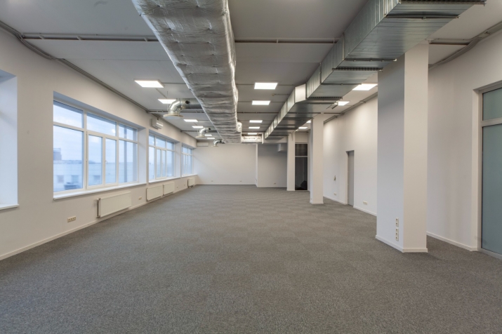 Sludinājumi. Birojs pie t/c \'Domina\', jaunā biroju ēkā, 4. stāvā.  Platība sastāv no priekštelpas, vairākiem Cena: 7128 EUR/mēn Foto #4