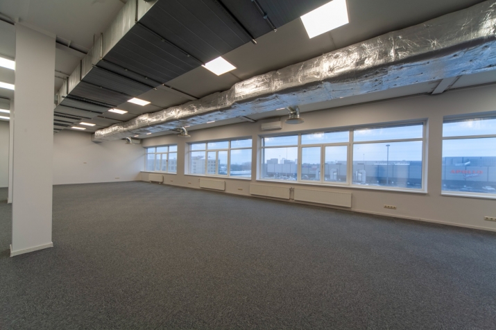 Sludinājumi. Birojs pie t/c \'Domina\', jaunā biroju ēkā, 4. stāvā.  Platība sastāv no priekštelpas, vairākiem Cena: 7128 EUR/mēn Foto #6