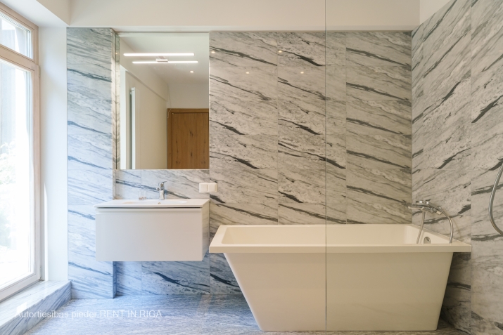 Sludinājumi. Tiek pārdots skaists dzīvoklis jaunajā projektā Rīgas centrā, starp Tērbatas un Brīvības ielām. Cena: 279250 EUR Foto #6