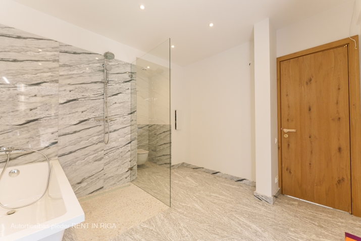 Sludinājumi. Tiek pārdots skaists dzīvoklis jaunajā projektā Rīgas centrā, starp Tērbatas un Brīvības ielām. Cena: 279250 EUR Foto #8