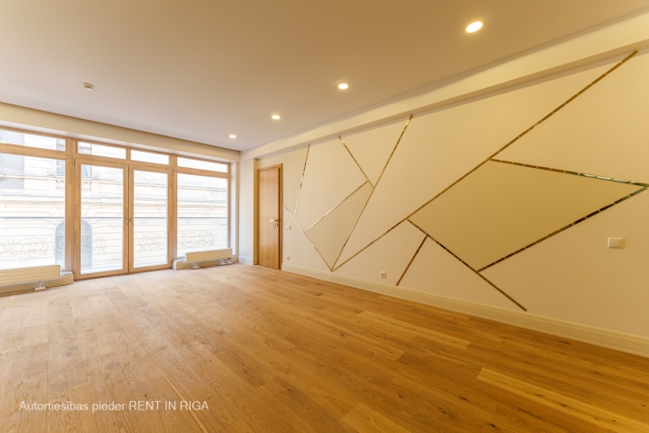 Sludinājumi. Tiek pārdots skaists dzīvoklis jaunajā projektā Rīgas centrā, starp Tērbatas un Brīvības ielām. Cena: 279250 EUR Foto #2