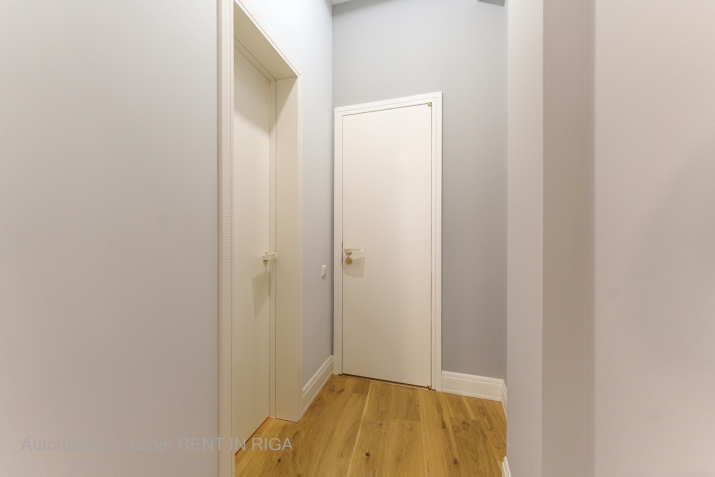 Sludinājumi. Skaists fasādes dzīvoklis jaunajā projektā Rīgas centrā, starp Tērbatas un Brīvības ielam. Lielie Cena: 401800 EUR Foto #9