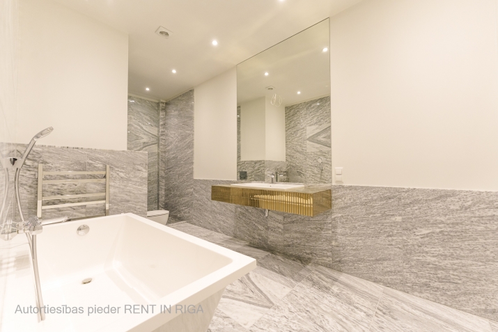 Sludinājumi. Skaists fasādes dzīvoklis jaunajā projektā Rīgas centrā, starp Tērbatas un Brīvības ielam. Lielie Cena: 401800 EUR Foto #6