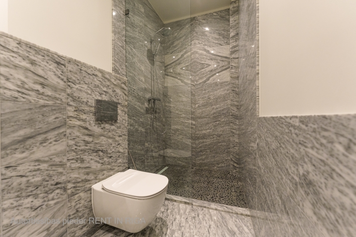 Sludinājumi. Skaists fasādes dzīvoklis jaunajā projektā Rīgas centrā, starp Tērbatas un Brīvības ielam. Lielie Cena: 401800 EUR Foto #7