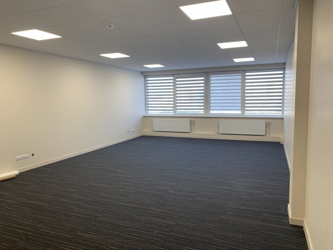 Sludinājumi. Svaigs birojs industriālajā parkā.  Fiksēta nomas maksa (iekļauta apkure, elektrība, Cena: 450 EUR/mēn Foto #1
