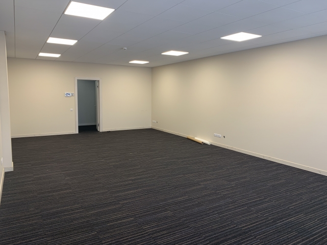 Sludinājumi. Svaigs birojs industriālajā parkā.  Fiksēta nomas maksa (iekļauta apkure, elektrība, Cena: 450 EUR/mēn Foto #6