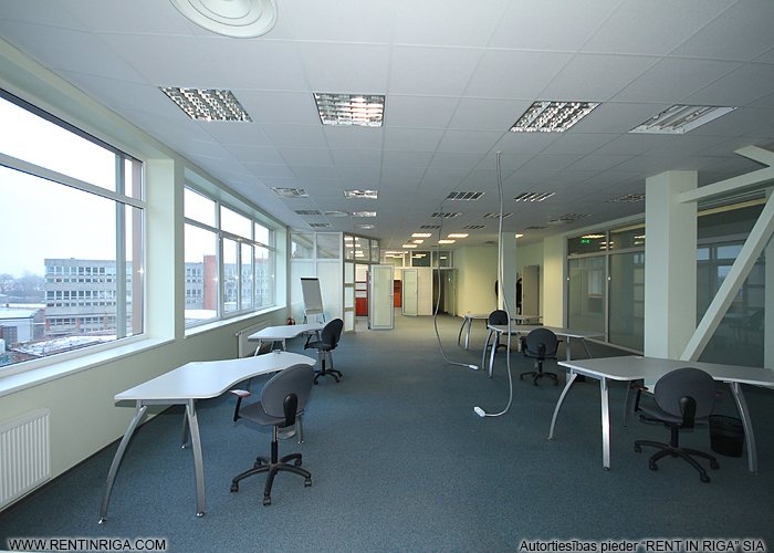 Sludinājumi. Birojs pie t/c \'Domina\'.  + 4. stāvā.  + Platība sastāv atvērta telpas, kabineta. + Wc Cena: 1730 EUR/mēn Foto #2