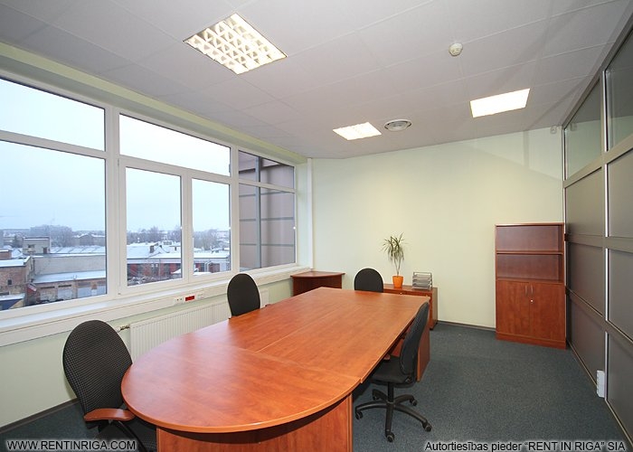 Sludinājumi. Birojs pie t/c \'Domina\'.  + 4. stāvā.  + Platība sastāv atvērta telpas, kabineta. + Wc Cena: 1730 EUR/mēn Foto #5