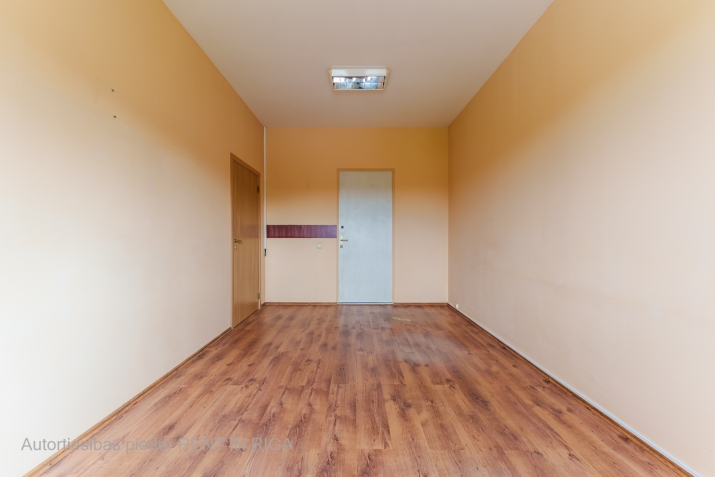 Объявление. Iznomā biroja telpas vēsturiskajā Rīgas Kinostudijas ēkā. Platība sastāv no vienas telpas. Цена: 81 EUR/мес. Foto #2