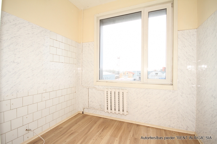 Sludinājumi. Iznomā biroja telpas 5 minūšu gājienā no Domina Shopping Braslas ielā 20.  1 telpa. Katrā stāvā ir Cena: 180 EUR/mēn Foto #6