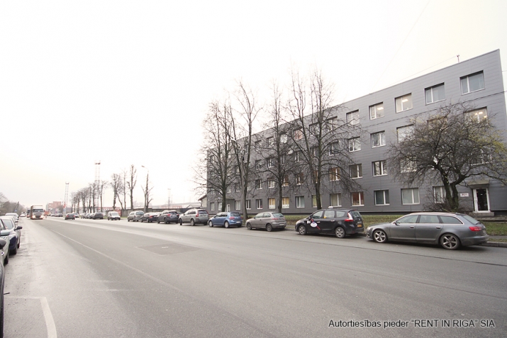 Sludinājumi. Iznomā biroja telpas 5 minūšu gājienā no Domina Shopping Braslas ielā 20.  1 telpa. Katrā stāvā ir Cena: 180 EUR/mēn Foto #7
