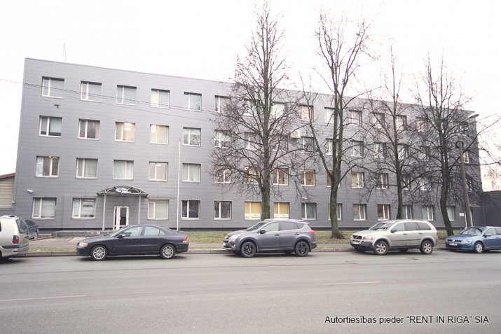 Sludinājumi. Iznomā biroja telpas 5 minūšu gājienā no Domina Shopping Braslas ielā 20.  1 telpa. Katrā stāvā ir Cena: 180 EUR/mēn Foto #8