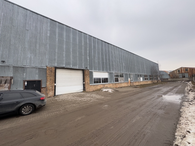 Sludinājumi. Iznomā neapkurināmas noliktavas telpas t/c \'Domina\' rajonā.  + 1. stāvs; + Plauktu sistēma; + Gluda Cena: 7200 EUR/mēn Foto #1