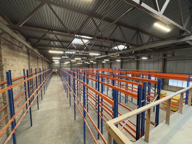 Sludinājumi. Iznomā neapkurināmas noliktavas telpas t/c \'Domina\' rajonā.  + 1. stāvs; + Plauktu sistēma; + Gluda Cena: 7200 EUR/mēn Foto #6