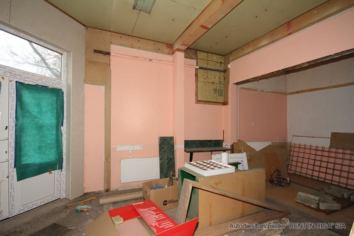 Объявление. Сдается коммерческое помещение с отдельным входом с угла улиц Турайдас и Кемеру в историческом Цена: 600 EUR/мес. Foto #4