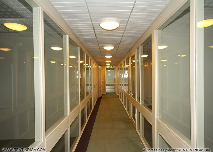 Sludinājumi. Iznomā biroju vienā no Rīgas visprestižākajām biroju ēkām. Ēka atrodas vēstniecību rajonā, pretī Cena: 2980 EUR/mēn Foto #5