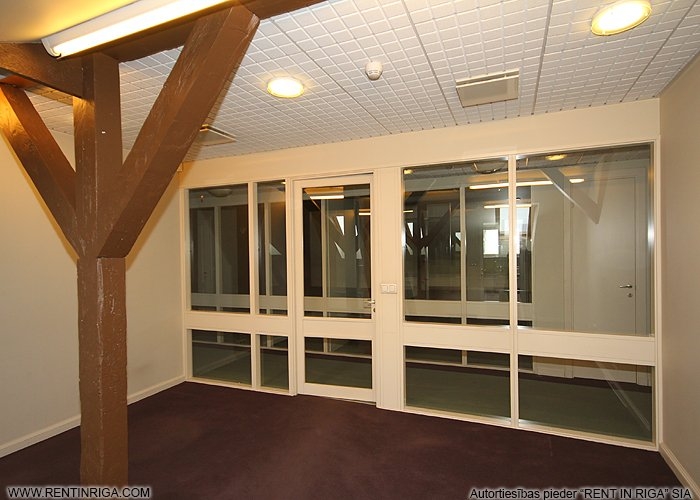Sludinājumi. Iznomā biroju vienā no Rīgas visprestižākajām biroju ēkām. Ēka atrodas vēstniecību rajonā, pretī Cena: 2980 EUR/mēn Foto #7