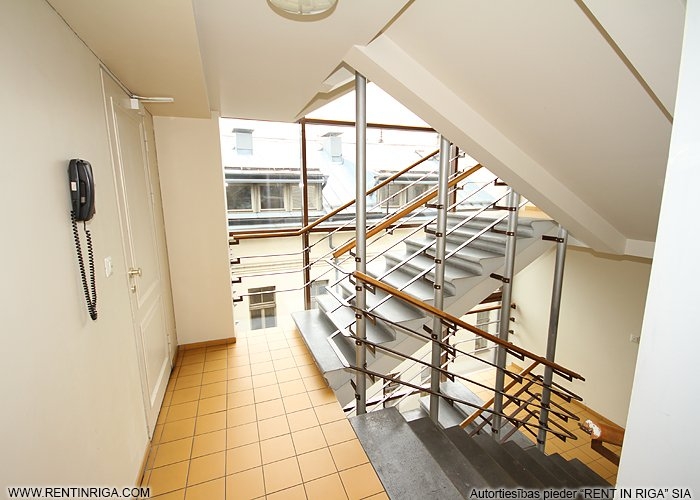 Sludinājumi. Iznomā biroju vienā no Rīgas visprestižākajām biroju ēkām. Ēka atrodas vēstniecību rajonā, pretī Cena: 2980 EUR/mēn Foto #4