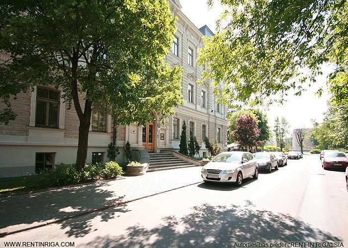 Sludinājumi. Iznomā biroju vienā no Rīgas visprestižākajām biroju ēkām. Ēka atrodas vēstniecību rajonā, pretī Cena: 2980 EUR/mēn Foto #2