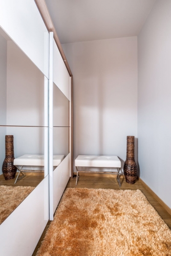 Sludinājumi. Augstas kvalitātes dzīvoklis Vecrīgas sirdī ar skatu uz Līvu laukumu.  Kapitāli Cena: 450000 EUR Foto #5