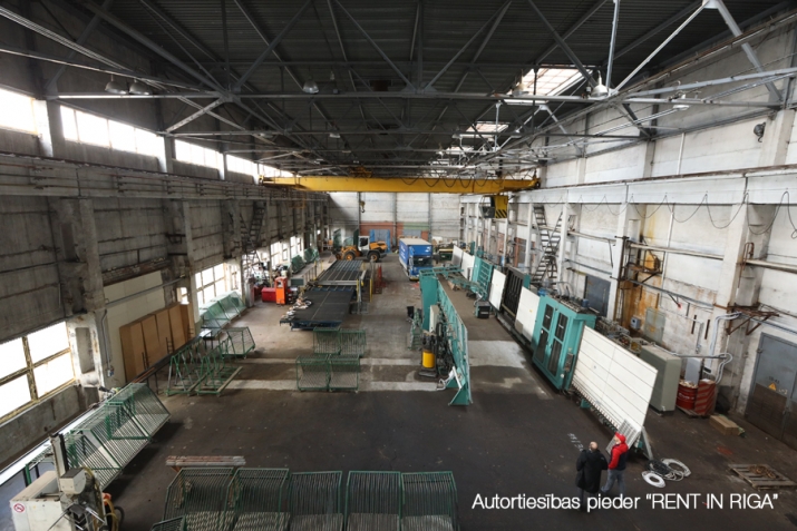 Sludinājumi. Sausas/siltas ražošanas telpas Uriekstes ielā, blakus tirdzniecības ostai.  Ēka daļēji ir renovēta, Cena: 5537 EUR/mēn Foto #1