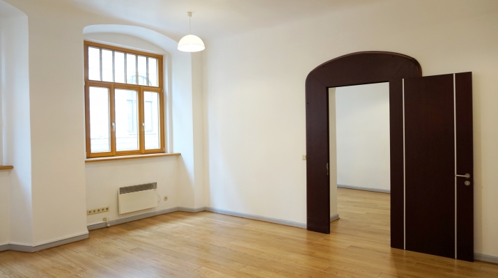 Sludinājumi. Telpas ar labu auru būs lieliski piemērotas draudzīgam, saliedētam kolektīvam. Tiek iznomātas Cena: 780 EUR/mēn Foto #1