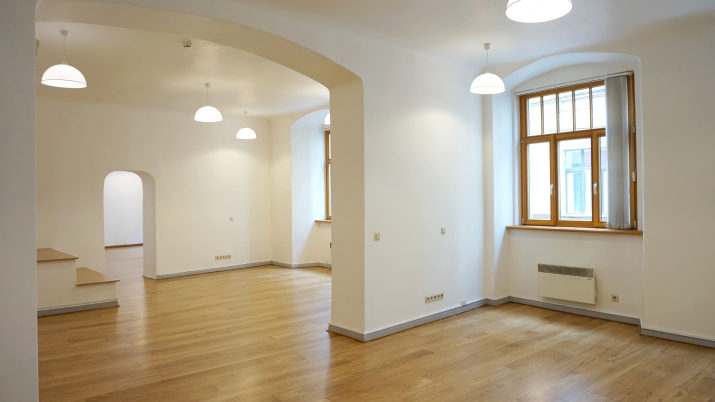 Sludinājumi. Telpas ar labu auru būs lieliski piemērotas draudzīgam, saliedētam kolektīvam. Tiek iznomātas Cena: 780 EUR/mēn Foto #2