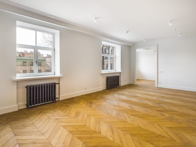 Sludinājumi. Rīgas centra Berga Bazāra rajonā pārdod 3-istabu dzīvokli ar ekskluzīvu remontu, kurā neviens vēl Cena: 398000 EUR Foto #2