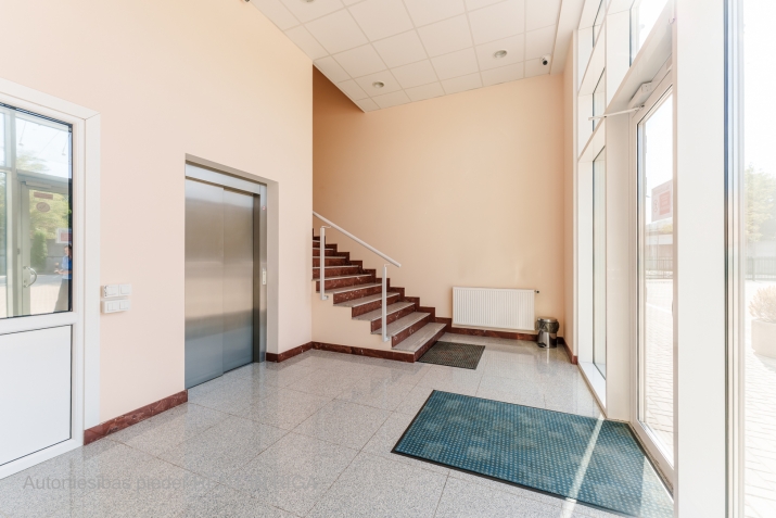 Объявление. Новый проект в соседней Пардаугаве.  Сдается офисное помещение на втором этаже здания. Помещение Цена: 1035 EUR/мес. Foto #4