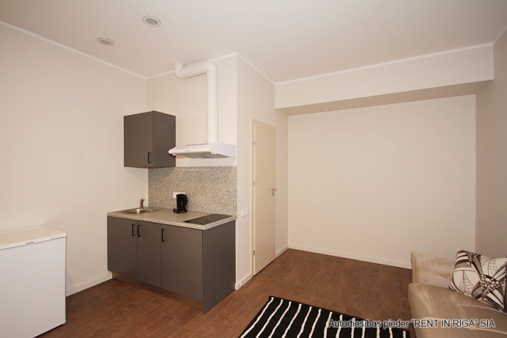 Sludinājumi. Tiek izīrēts gan ilgtermiņā, gan pa mēnešiem  -mēbelēts 1 istabas studio tipa dzīvoklis ar Cena: 280 EUR/mēn Foto #3