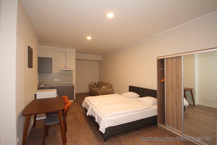 Sludinājumi. Tiek izīrēts gan ilgtermiņā, gan pa mēnešiem  -mēbelēts 1 istabas studio tipa dzīvoklis ar Cena: 280 EUR/mēn Foto #5