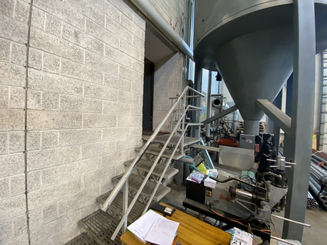 Объявление. Склад в Агентскалнсе  1-й этаж  Высота потолков ~11 м  Подъёмные ворота 4,2 x 6 м  Гладкий бетонный Цена: 1720 EUR/мес. Foto #7