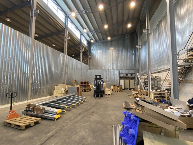 Объявление. Склад в Агентскалнсе  1-й этаж  Высота потолков ~11 м  Подъёмные ворота 4,2 x 6 м  Гладкий бетонный Цена: 1720 EUR/мес. Foto #4