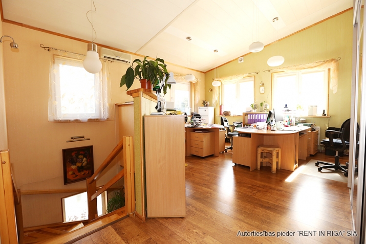 Sludinājumi. Tiek pārdots īpašums - zemes gabals 6398 m2 platībā, uz kura izvietotas 2 savstarpēji savienotas Cena: 435000 EUR Foto #2