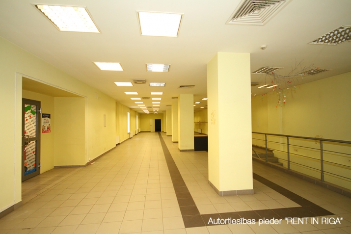 Sludinājumi. Tirdzniecības telpas ar privātu ieeju no Matīsa ielas.  + Ēkas 2. stāvs, bez lifta. + individuāla Cena: 1220 EUR/mēn Foto #3