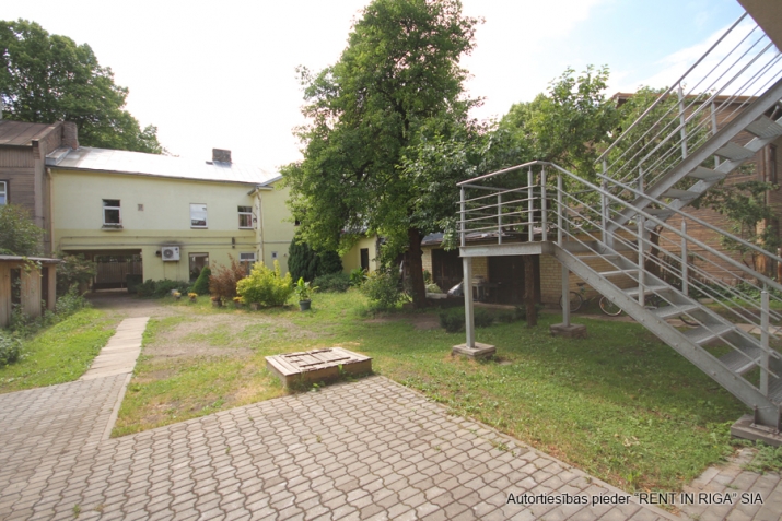 Sludinājumi. Lielisks investīciju objekts  4 dzīvokļu namīpašums klusā, zaļā vietā Čiekurkalnā.    Plānojums: Cena: 450000 EUR Foto #4