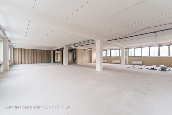 Sludinājumi. Kvalitatīvs birojs. Gala apdare tiek pabeigta atbilstoši nomnieka vēlmēm.  + Platība sastāv no Cena: 10000 EUR/mēn Foto #3