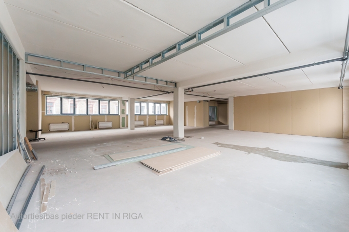 Sludinājumi. Kvalitatīvs birojs. Gala apdare tiek pabeigta atbilstoši nomnieka vēlmēm.  + Platība sastāv no Cena: 10000 EUR/mēn Foto #4