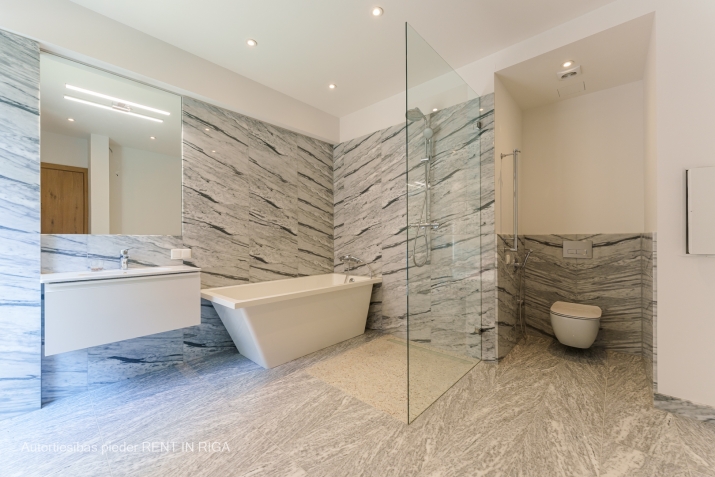 Sludinājumi. Biroju telpas 2.stāva, jaunā ēkā pilsētas centrā, starp Tērbatas un Brīvības ielam. Kluba tipa Cena: 1300 EUR/mēn Foto #7