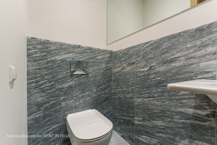 Sludinājumi. Biroju telpas 2.stāva, jaunā ēkā pilsētas centrā, starp Tērbatas un Brīvības ielam. Kluba tipa Cena: 1300 EUR/mēn Foto #9