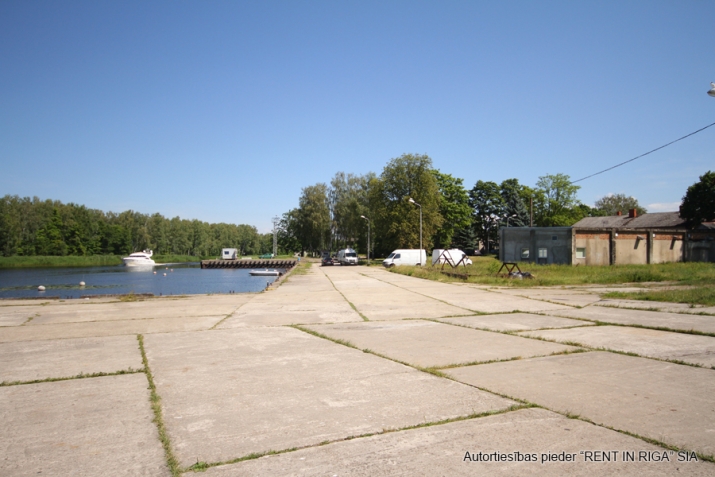 Объявление. Место для водного транспорта (яхт-клуб).  Собственность состоит из 6 участков земли. У них Цена: 800000 EUR Foto #1