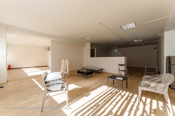 Sludinājumi. Tirdzniecības telpas pie Dienvidu tilta.  Apsaimniekošana un NĪN kopā 1 EUR/m2. Gāzes apkure Cena: 900 EUR/mēn Foto #7