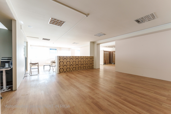 Sludinājumi. Tirdzniecības telpas pie Dienvidu tilta.  Apsaimniekošana un NĪN kopā 1 EUR/m2. Gāzes apkure Cena: 900 EUR/mēn Foto #9