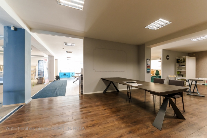 Sludinājumi. Tirdzniecības telpas pie Dienvidu tilta.  Apsaimniekošana un NĪN kopā 1 EUR/m2. Gāzes apkure Cena: 900 EUR/mēn Foto #3