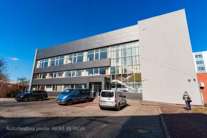 Sludinājumi. Iznomātājs ir gatavs ilgtermiņa nomniekam šo ēku renovēt un pielāgot B klases birojam.  Atsevišķi Cena: 11359 EUR/mēn Foto #1