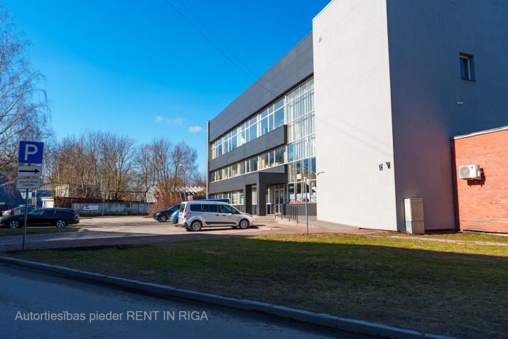 Sludinājumi. Iznomātājs ir gatavs ilgtermiņa nomniekam šo ēku renovēt un pielāgot B klases birojam.  Atsevišķi Cena: 11359 EUR/mēn Foto #3