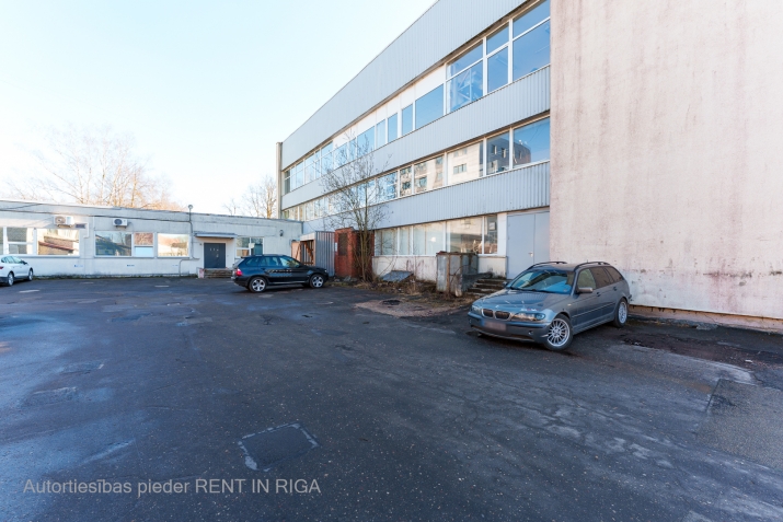 Sludinājumi. Iznomātājs ir gatavs ilgtermiņa nomniekam šo ēku renovēt un pielāgot B klases birojam.  Atsevišķi Cena: 11359 EUR/mēn Foto #6