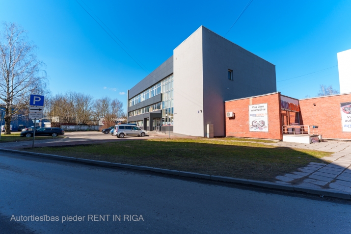 Sludinājumi. Iznomātājs ir gatavs ilgtermiņa nomniekam šo ēku renovēt un pielāgot B klases birojam.  Atsevišķi Cena: 11359 EUR/mēn Foto #7