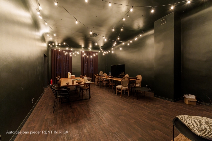 Sludinājumi. Telpas dažādiem uzņēmējdarbības veidiem. Tās atrodas aktīvā gājēju vietā pie Doma laukuma, Latvijas Cena: 1.4859e+06 EUR Foto #4